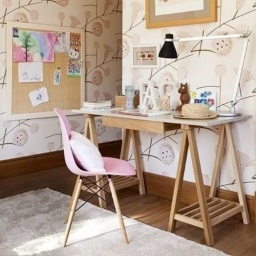 Silla Eames Rosada con Patas de Madera para Hogar y Tocador